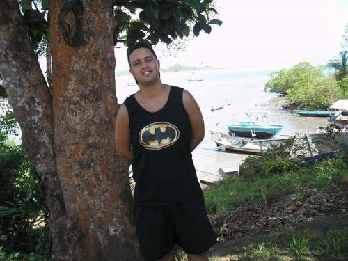 Pessoa bem humorada, lindo maravilhoso, inteligente, in, out, cult, mega, hiper, super, ultra,  modesto.