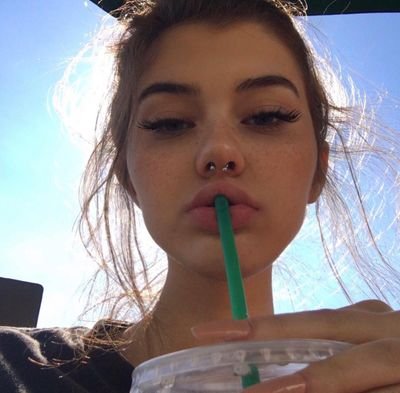 kxitlynEvxns's profile picture. 17.             C, Δ.