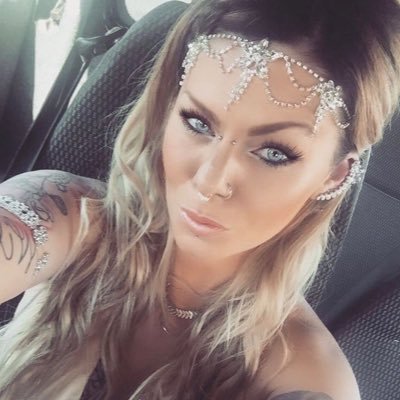 yazk82's profile picture. owner of quirk me clothing