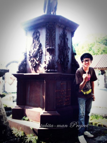gue bersekolah di SMA negri 21 surabaya...
nothing special with me..