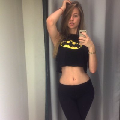 Tori_Kuznetsova's profile picture. таможенный налоговик по совместительству банкир🤔 а по жизни делаю милым дамам крутые ноготочки💅🏼😻
