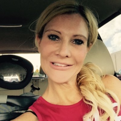 US Dermatology Director, Xstrahl Working mama, fitness competitor, fashion and fitness lover! Skin care and Laser guru!!