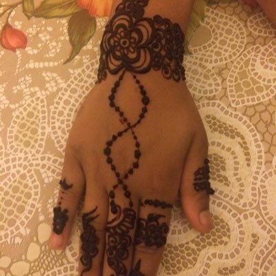 henna artist based in London.