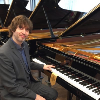 Afinador, restaurador de pianos. Director tècnic de Jorquera Pianos, Steinway & Sons Barcelona. Tècnic Spirio i Spirio R.