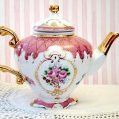 satinpetticoat's profile picture. Book lover. Cat owner.