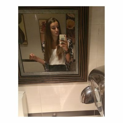 Luciaritmo's profile picture. Una mujer fría que llega a quemar.