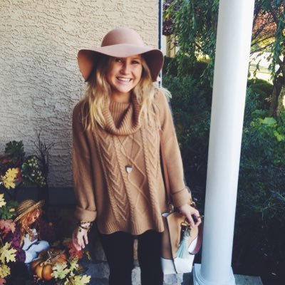 AbrilCheckeyee's profile picture. 