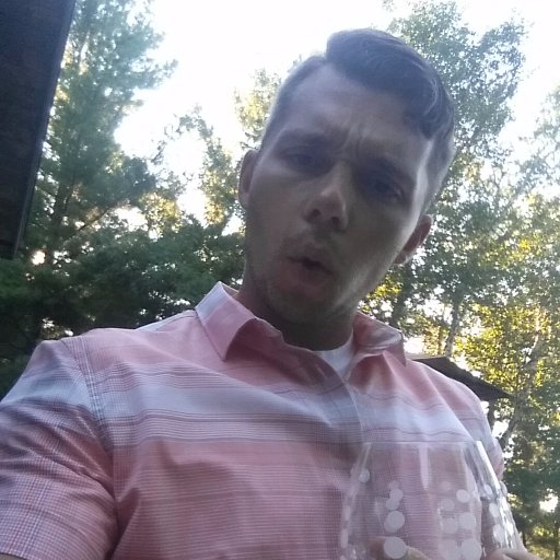 I'm an online entrepreneur who helps people get money on Twitter. Learn how to make your first $3,000 right here: https://t.co/LFtwDffNoB