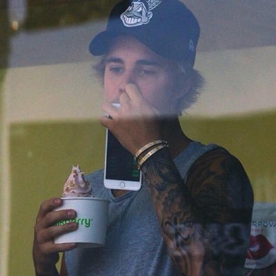 triogilyu's profile picture. we got a lot of history that I wanna burn down.