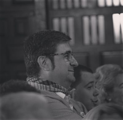 Aitornanclares's profile picture. Enamorado de Vitoria, mi familia es lo principal y por ella lucho, Blusa de Martinikos, VTV.