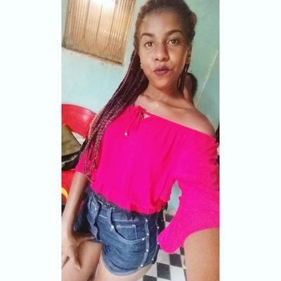 Acredito muito nas voltas que o mundo dar e um dia dar a volta certa♥
16 anos♥
capricorniana♥
ama música♥
Facebook: mariana campos.