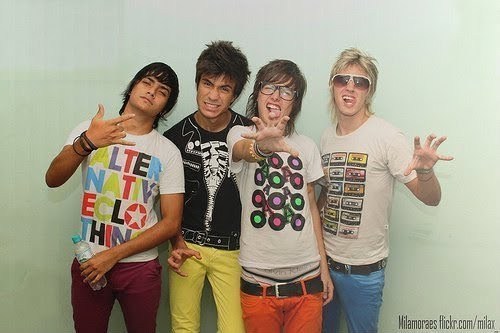 maiis um fc pra banda restart ! Amamooos muuuito voces , de verdade mesmo! Minha vida, meu tudooo !