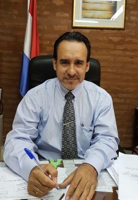 Lic. en Análisis de Sist.; Cont. Público. Magister en Planif. y Conducc. Estrat. Nac./IAEE. Máster en CC. SS./Univ. de Tamkang; ; Especial. en Ciberseguridad.