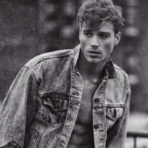 sam_rpgrlty's profile picture. les roses sont rouges, les violettes sont bleues, ouvre ta bouche et suce ma queue.