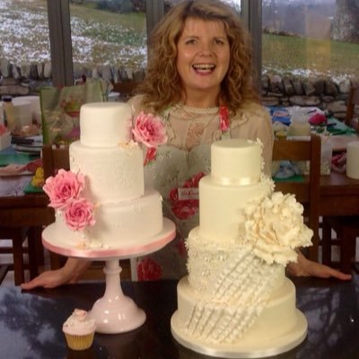 Award winning baker and cake designer, specialising in wedding cakes and bespoke celebration cakes https://t.co/3AliYZpPb9