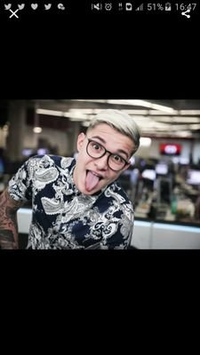 O amor de fã é o mais realista que tem, pois mesmo sabendo que aquela pessoa nem sabe que você existe você continua o amando...@mcgui_oficial TE AMO 💘😭😍💏