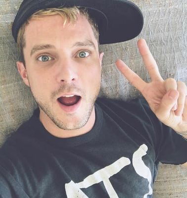 eliasylumrpg's profile picture. ______37. || psychologue.