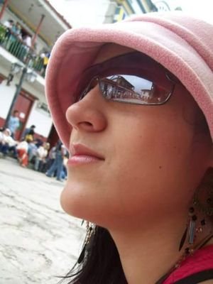 Comunicadora - UdeA, Especialista en Gerencia de la Comunicación - UdeM