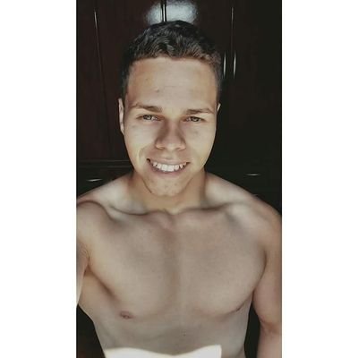 DhVieira18's profile picture. 