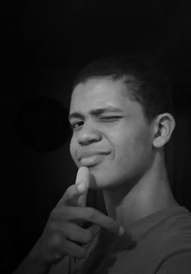 hugomartins502's profile picture. A vida segue é como uma longa estrada que se percorre a cada segundo, sem nunca saber se percorreremos o próximo.