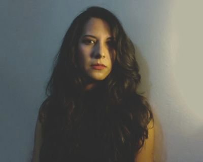 xarxina's profile picture. "Mi raza comenzó como comenzó el mar, sin nombre y sin horizonte, con piedrecitas bajo mi lengua, y un orden distinto para las estrellas..." Walcott