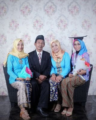 fibrinapuspita's profile picture. ♡ Allah | instagram: fibrinapuspitaa | path: Fibrina Puspitasari