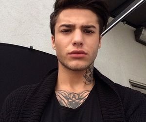 roma_xv's profile picture. 