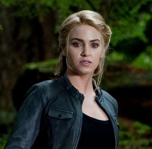 VainRosalie's profile picture. I can’t help being a gorgeous fiend. It’s just the card I drew. -smirks- You are what I never knew I always wanted, @BearEmmett. (Rated R at times)