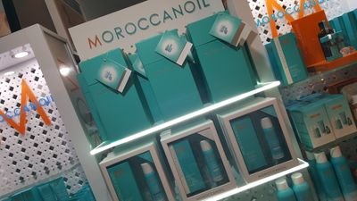 Hairs & Graces 
#stateregistered. @MOROCCANOIL @olaplexuk  @additionallength Hair Extensions . First impressions always count, so let us impress you.