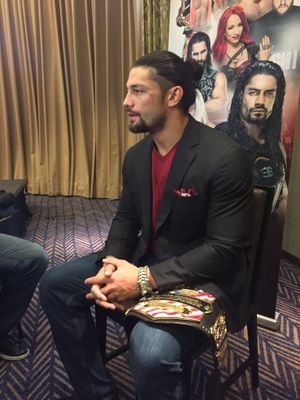 fan of ROMAN REIGNS!!