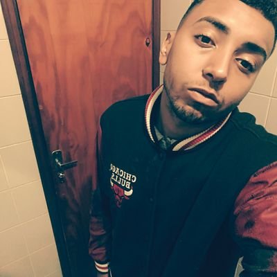 Dieg0_Cruz's profile picture. De que adianta ter olhos verdes se o vermelho dos meus olhos refletem o verde da natureza.