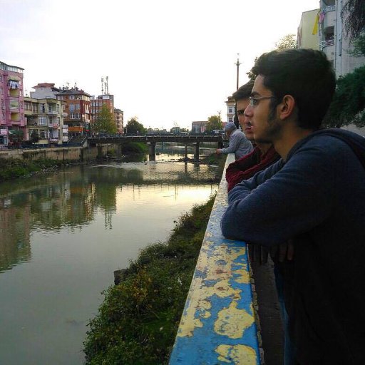 osmansimsk's profile picture. Sizinle birlikte yürüyorum ama sizden biri değilim.