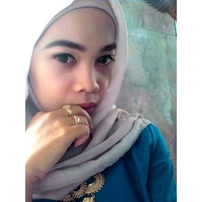 She_dhiia's profile picture. *She_dHiia | BeYouRSelf | Seseorang yang Mempunyai Visi dan Bisa di Mengerti | :-)  *