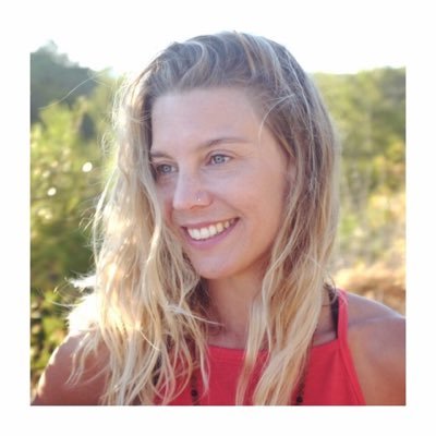 Yoga teacher (hatha flow, nidra, pregnancy) & artist, illustrator, nature lover, hula-hooper, roamer of the earth ❤️