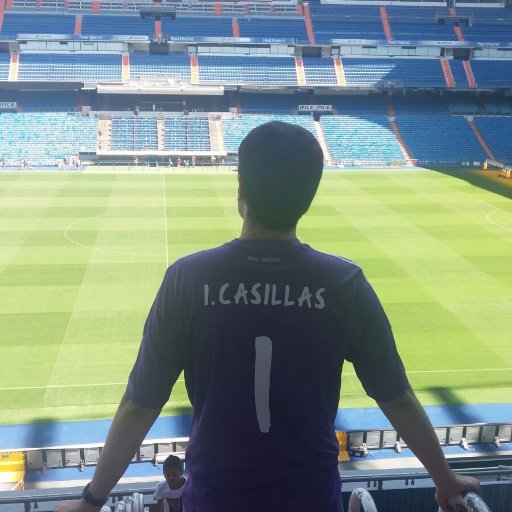 Un escudo para dominarlos a todos. 15🏆 @IkerCasillas y @RaulGonzalez me hicieron madridista. ⚽🏀