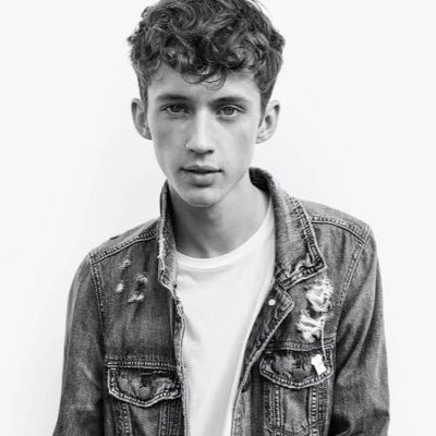 we post updates from @troyesivan's tours! DM us if you're going to a show & want to help update. turn on our post notifications to stay updated on tour info!