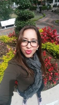 Sociable, amable, divertida, sensible y detallista .
Me encanta la música y el deporte!
Ing. Comercio Exterior.