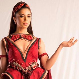 Sangre_Pirena's profile picture. Ako si Sang'gre Pirena, ang pinaka matalino at tuso sa lahat ng mga sang'gre. Ako'y sundan niyo sa Twitter pagka't ako LANG ang natatanging Reyna ng Lireo.