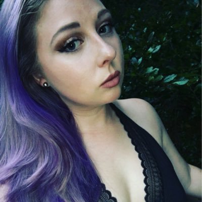 amyhudak's profile picture. it’s just me. The one and only.