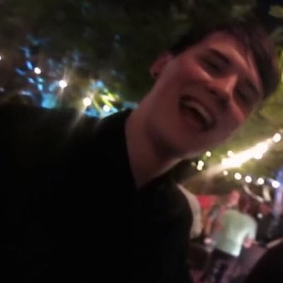 phiwgirl's profile picture. please follow @domesticphil instead of this account because he gave you this cheeky follow thank u