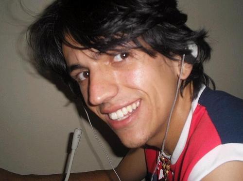 24 anos, profissional de tecnologia, louco, centrado, perdido, pensante... Ou seja, não sei quem sou aeuheaUHAEU