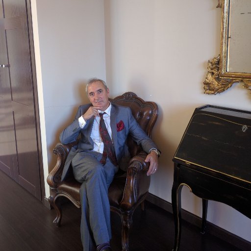 Jcrespog4's profile picture. Interesado por las instituciones que garantizan la gobernabilidad y pervivencia de las sociedades en general, y la española en particular