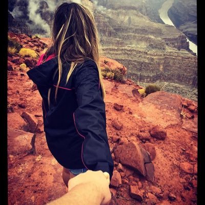 icoNIICC's profile picture. Home is where the ocean is ❤