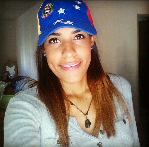 SaraLeondice's profile picture. Publicista - Locutora -   Lo Que No se, Me Lo Invento.