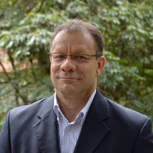 Escritor, Psiquiatra, Psicoanalista, Psicoterapeuta de trauma psicológico, Instructor de mindfulness, Docente U IG: @real.lax1