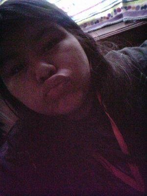 _h3artbroken_'s profile picture. Man I'm just a girl trying to make it..😘