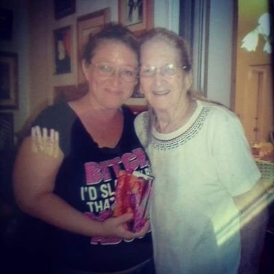 bee5714's profile picture. I AM A MOM. SO THAT MEANS I DO IT ALL