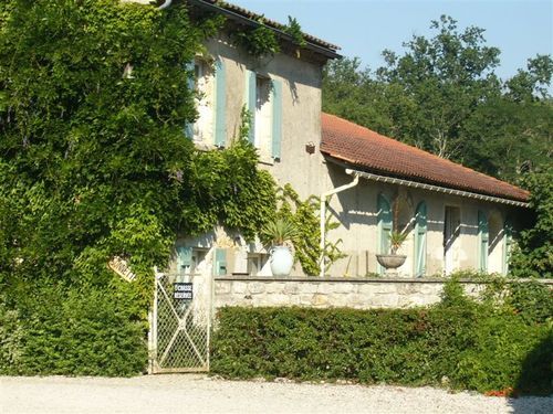 kijk eens op onze website voor onze charmante chambres d'hotes in de Medoc en onze landelijke camping aan de Atlantische oceaan