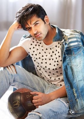 ALWAYS SUPPORT   AND
LOVEs ROHAN ^_^