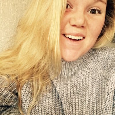 fdkarlsson's profile picture. dricker rödvin var kväll och löser alla världsliga problem